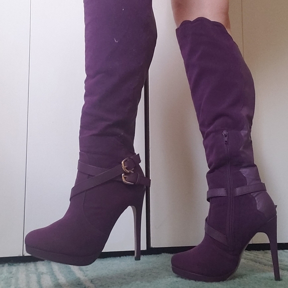 ❌SOLD❌ Knee-High Soleh Boots With Scalloped Edge and Wrap - Picture 3 of 9